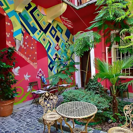 Santico Art And מלון 2*