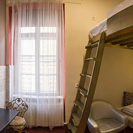 Santico Art And Hotel 2*